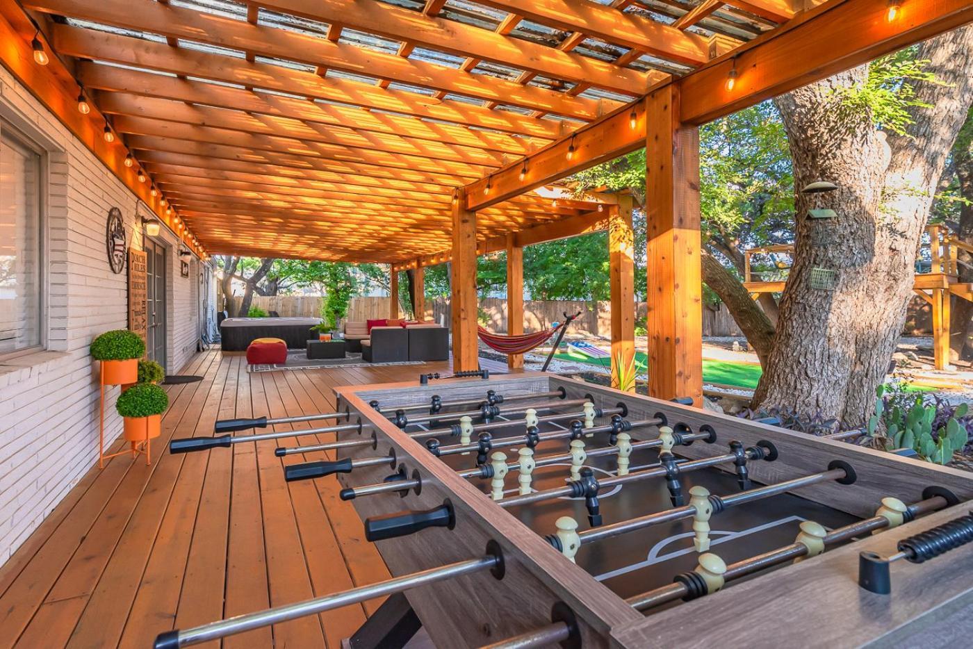 Luxurious Home With Hot Tub & Tree Deck By 6Flags San Antonio Extérieur photo