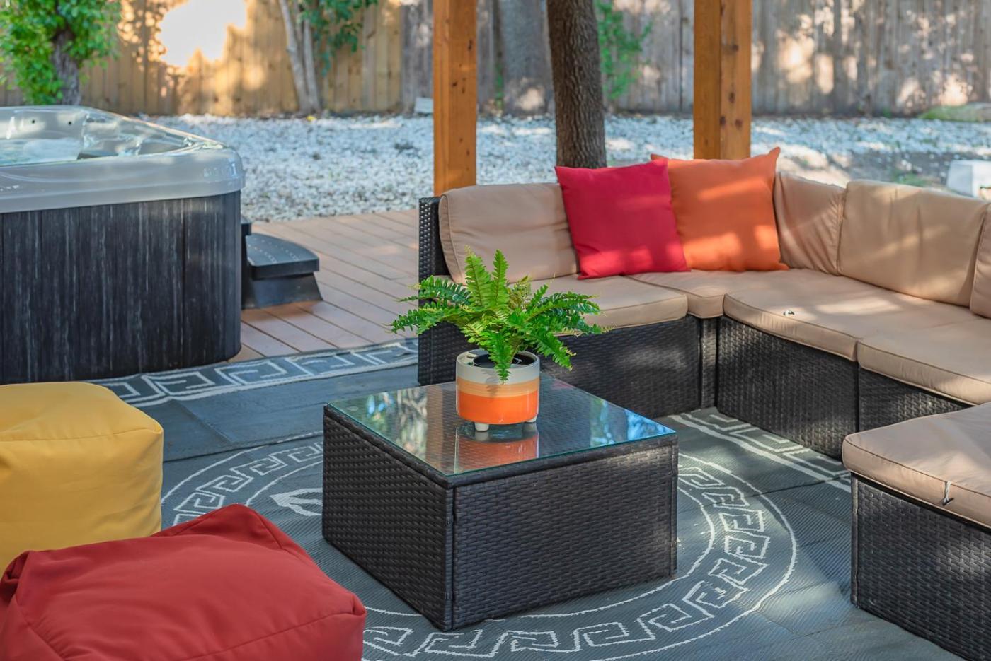 Luxurious Home With Hot Tub & Tree Deck By 6Flags San Antonio Extérieur photo
