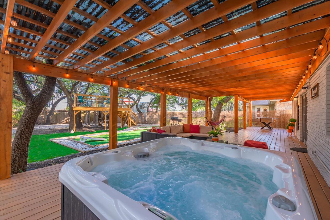 Luxurious Home With Hot Tub & Tree Deck By 6Flags San Antonio Extérieur photo