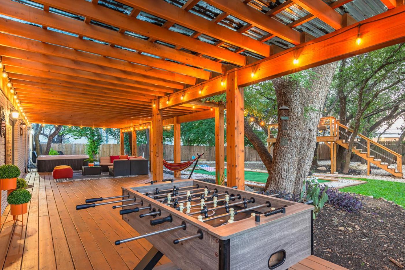 Luxurious Home With Hot Tub & Tree Deck By 6Flags San Antonio Extérieur photo