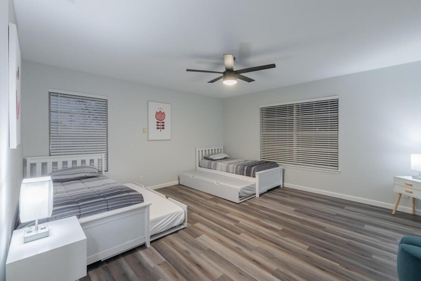 Luxurious Home With Hot Tub & Tree Deck By 6Flags San Antonio Extérieur photo