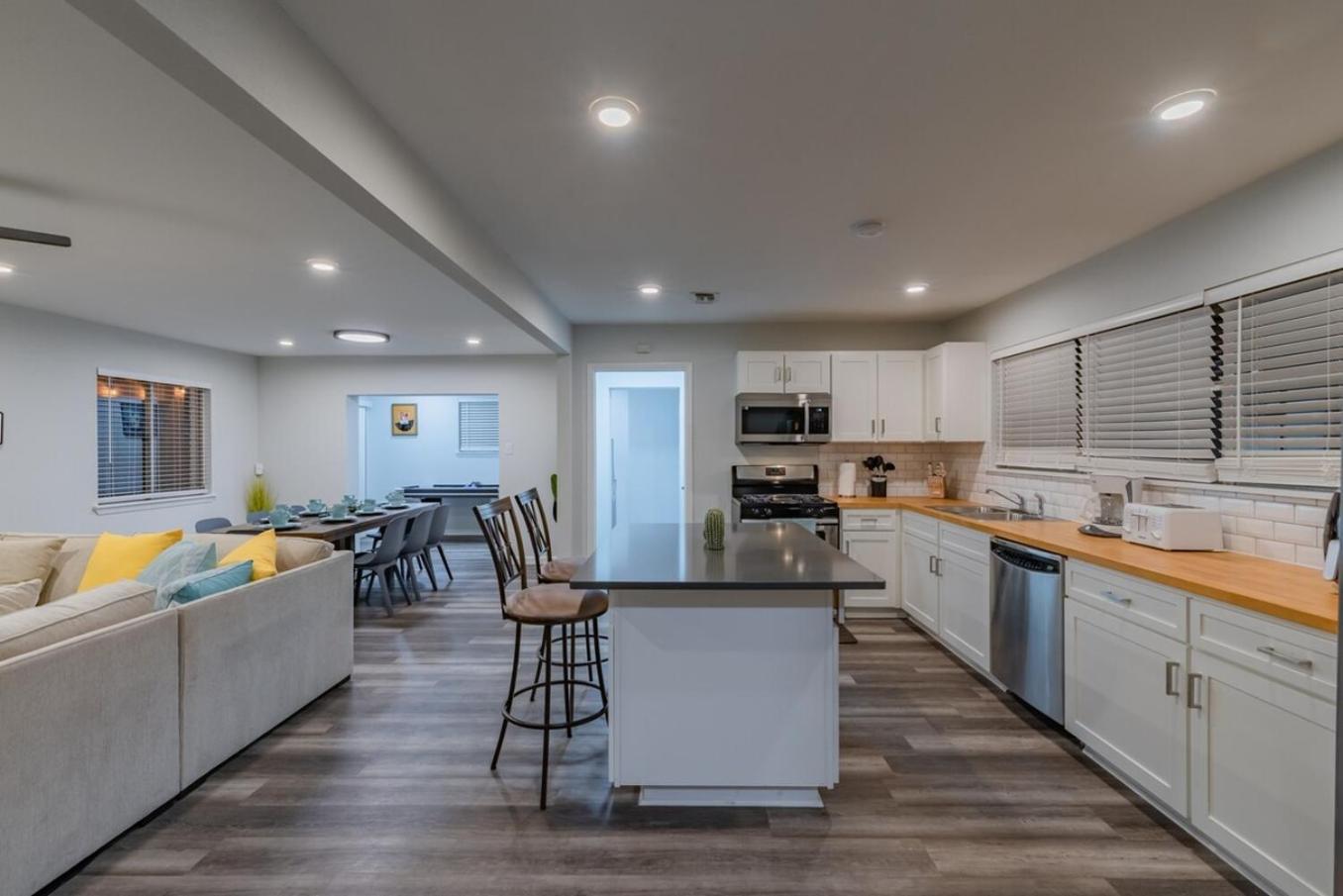 Luxurious Home With Hot Tub & Tree Deck By 6Flags San Antonio Extérieur photo
